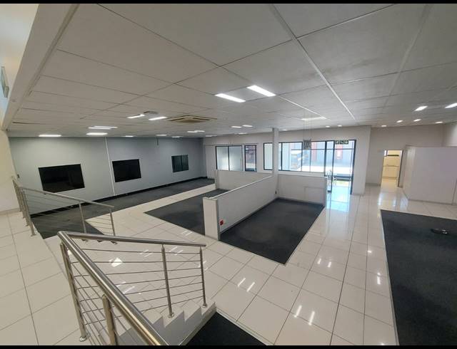 1,050M² WAREHOUSE TO LET IN NORTH RIDING